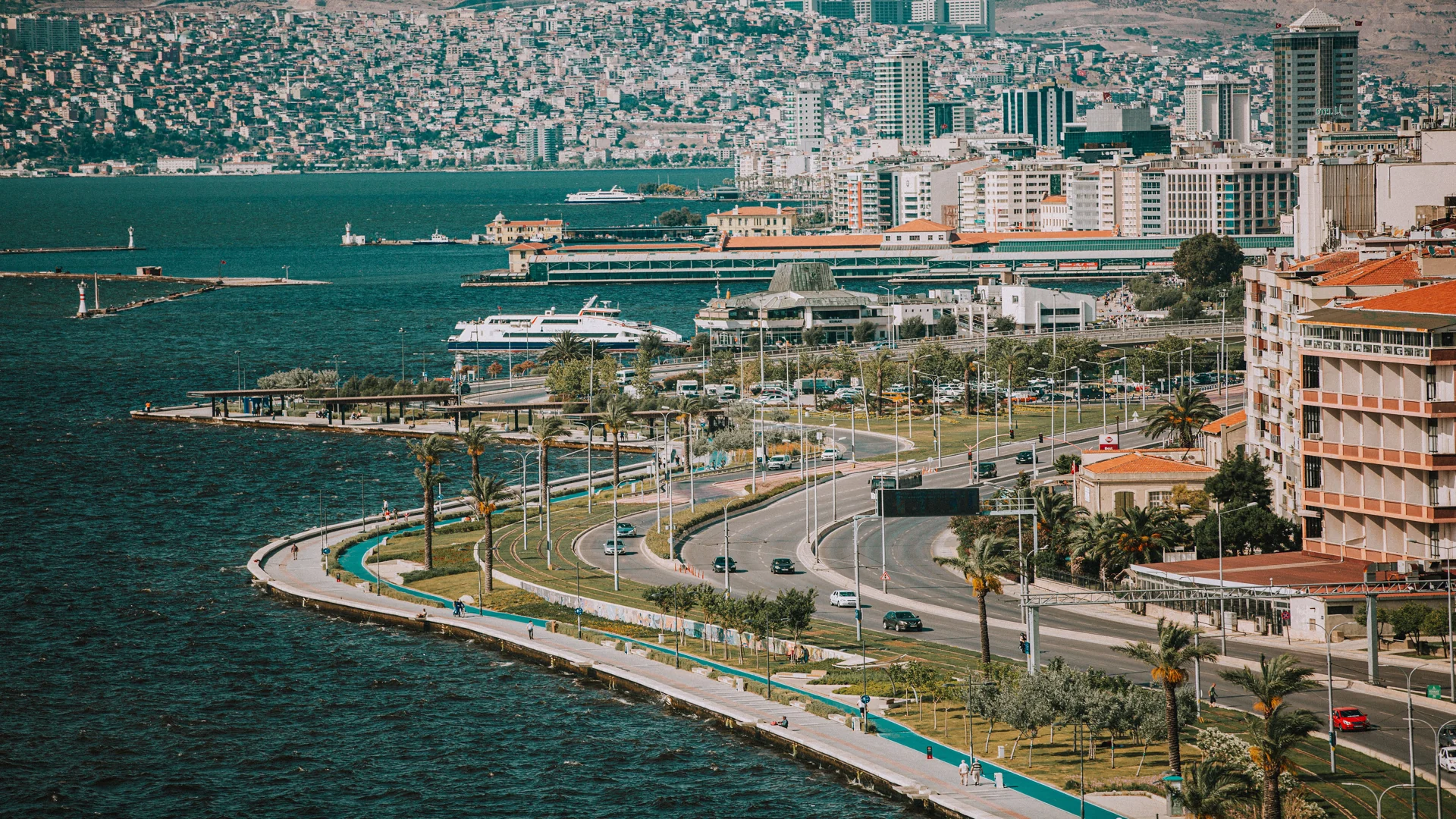 İzmir Emlak ve Konut Piyasasında Yatırım Fırsatları
