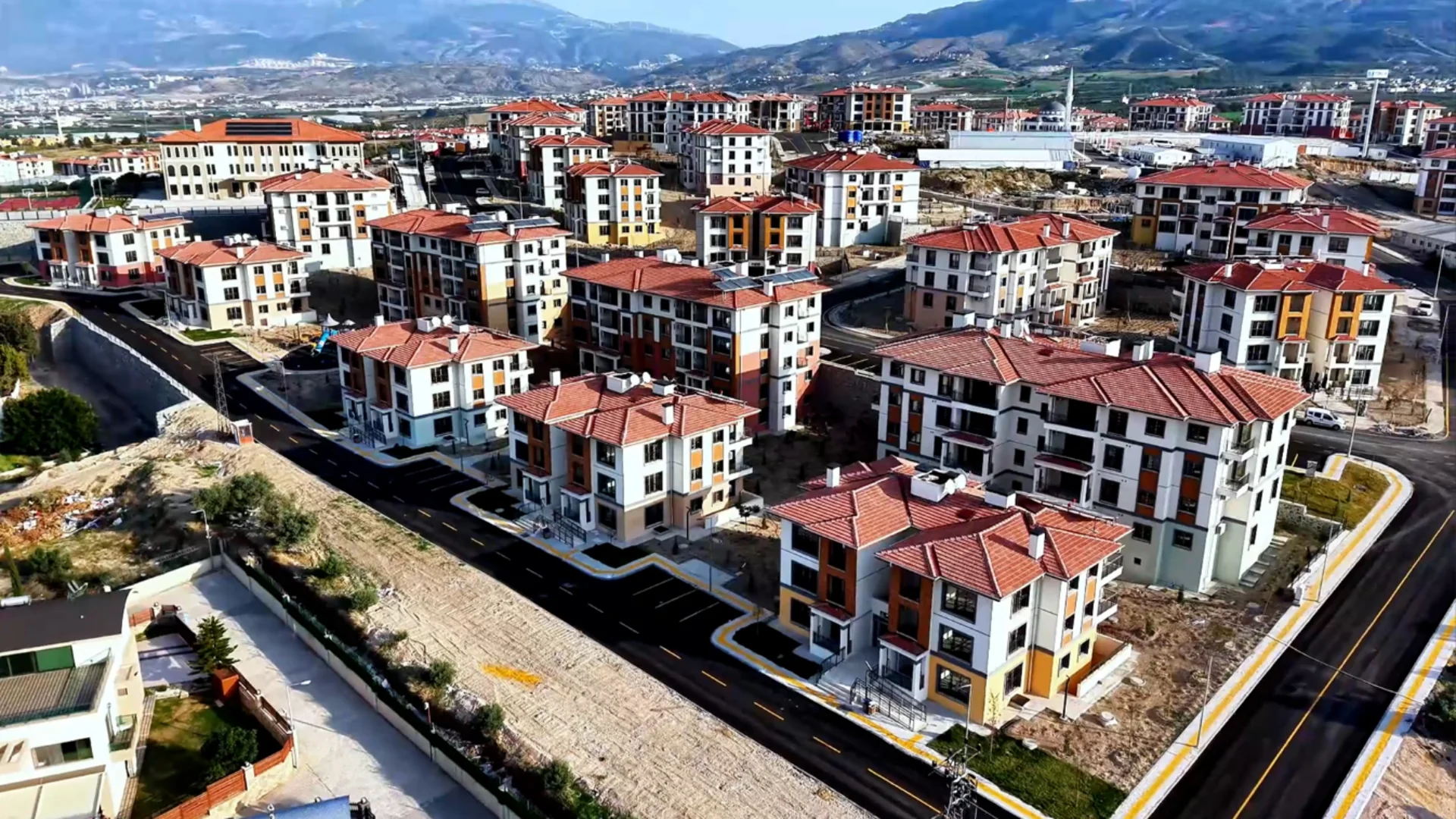 Hatay Arsuz’da 126 Depreme Dayanıklı Sosyal Konut Teslim Edildi