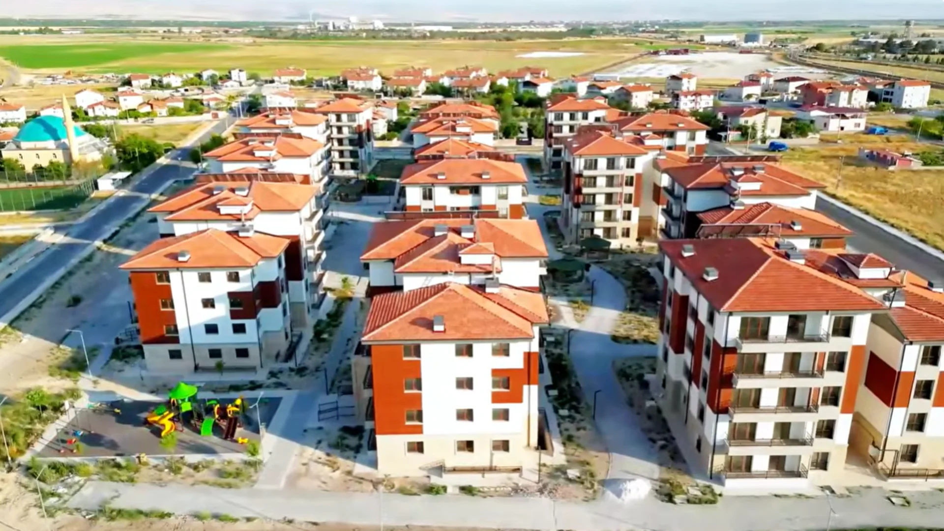 Niğde Bor’da TOKİ’den 173 Konut Teslimi
