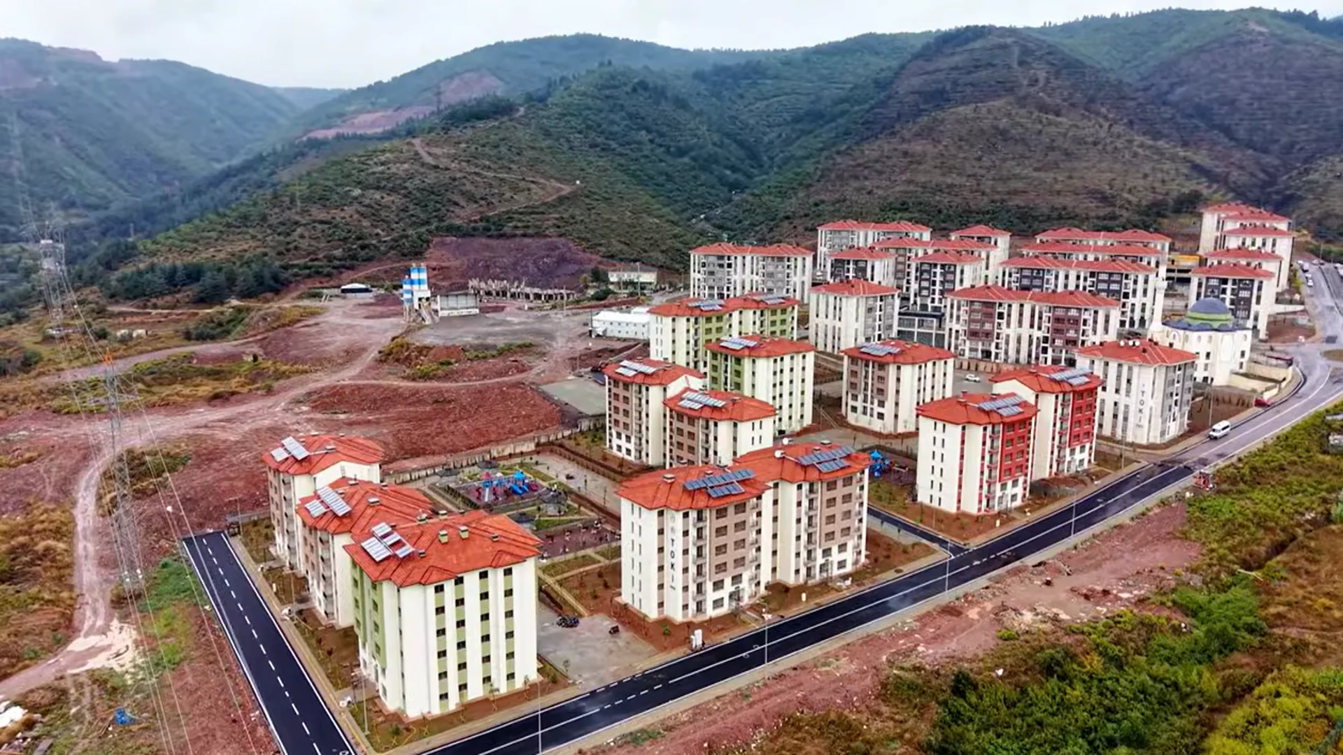 TOKİ Derince Sopalı’da 291 Sosyal Konut Teslim Edildi